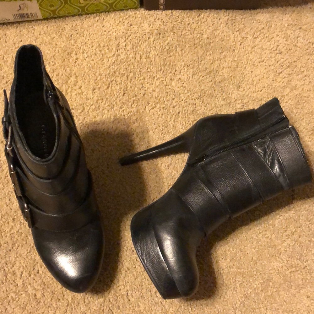 Black heeled boots